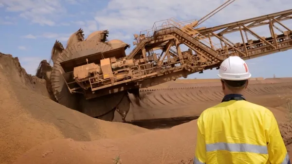 10 bin dolarlık takım elbiseler ve kirli çantaları! Rio Tinto'nun ajanları Afrika ülkelerini işgal etti-10