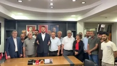 chpde-afis-krizi-kilicdaroglu-fotografina-hain-yazisi-astilar-1782321209634.jpeg CHP'de afiş krizi: Kılıçdaroğlu fotoğrafına hain yazısı astılar-3