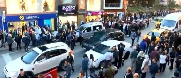 Bakırköy'de aracını vatandaşların üzerine sürmüştü! Kendini böyle savundu-3