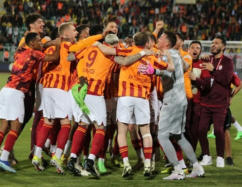 Galatasaray’da dev transfer operasyonu: 9 futbolcu ayrılacak