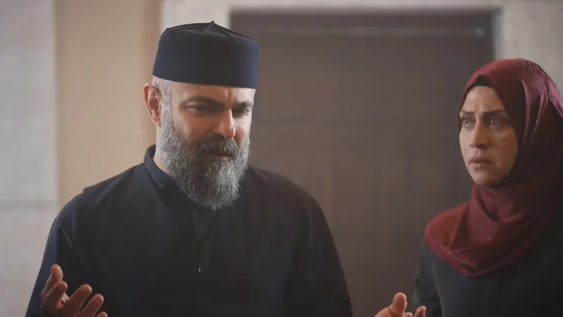 kizil-goncalarda-isyan-bayraklari-cekildi-yayin-tarihi-uzatilacak-mi-mert-yazicioglu-ve-ozgu-namal-1718683676838.jpg 2. sezon yayın tarihi uzatılacak mı? Kızıl Goncalar'da 2 ayrılık kesinleşti! Mert Yazıcıoğlu ve Özgü Namal...-5