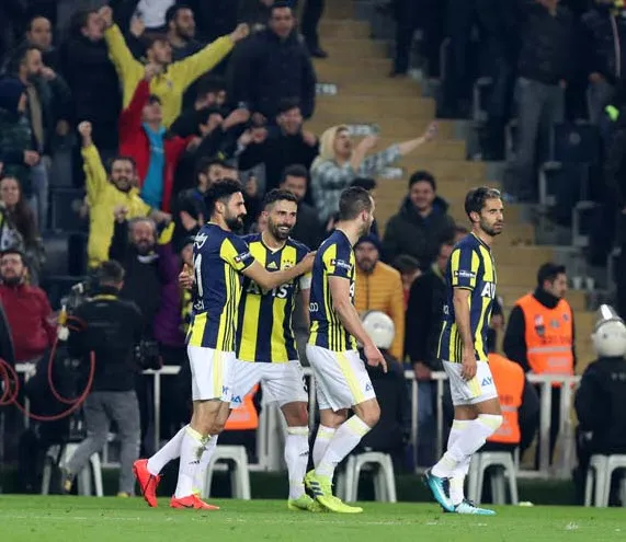 Gol sonrası Ersun Yanal ve Tolgay Arslan detayı gözlerden kaçmadı-3