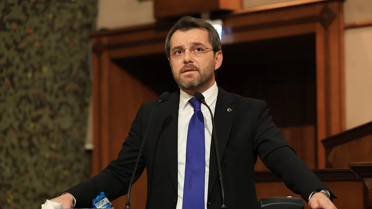 AK Parti, İstanbul'da 30 yaş üstü öğrencilerin indirimli ulaşım hakkını tekrar mahkemeye taşıyacak!