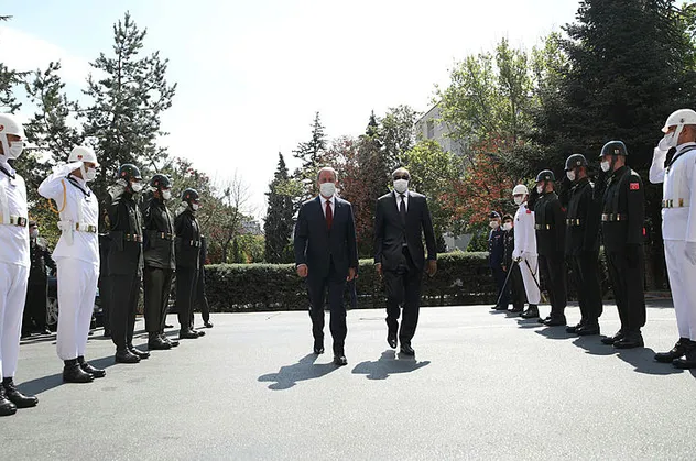 Bakan Akar'dan Senegal'de kritik görüşme
