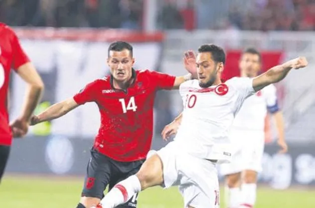 Milan Çalhanoğlu'nu satış listesine koydu