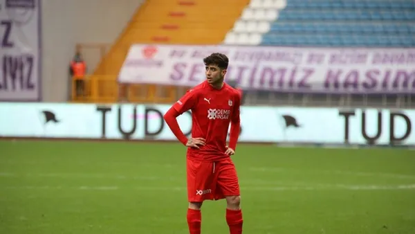 besiktasin-orta-sahasi-genclesecek-kerem-atakanda-islem-tamam-1660919187929.jpg Beşiktaş'ın orta sahası gençleşecek! Kerem Atakan'da işlem tamam-5