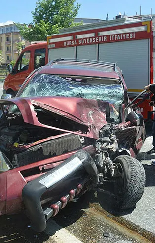 Bursa'da feci kaza! Kontrolden çıktı dehşet saçtı: 6 yaralı