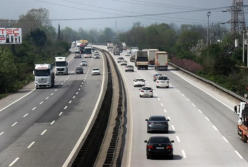 Tekirdağ-İstanbul yolunda yoğunluk var