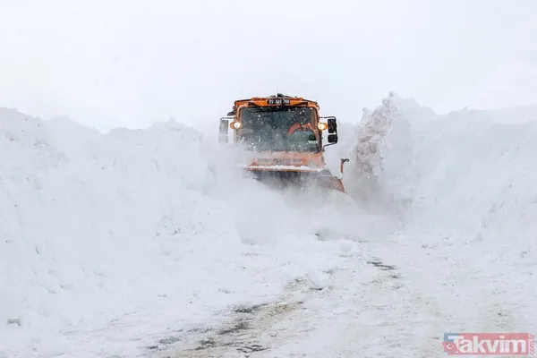 Geçtiğimiz yıl Türkiye'de 2 metre ile en yüksek kar kalığının ölçüldüğü Van-Bahçesaray yolunda amansız mücadele - 18
