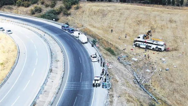 Balıkesir'deki otobüs kazasında 15 kişi öldü! Şoför detayı herkesi kahretti-1