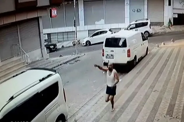 İstanbul'da filmleri aratmayacak olay! Yalınayak kovaladığı hırsızların aracıyla eve döndü