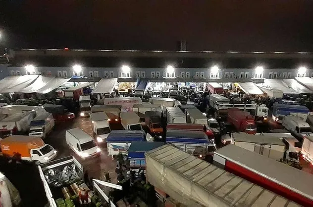 Son dakika: İstanbul Bayrampaşa sebze halinde sokağa çıkma yasağı yoğunluğu