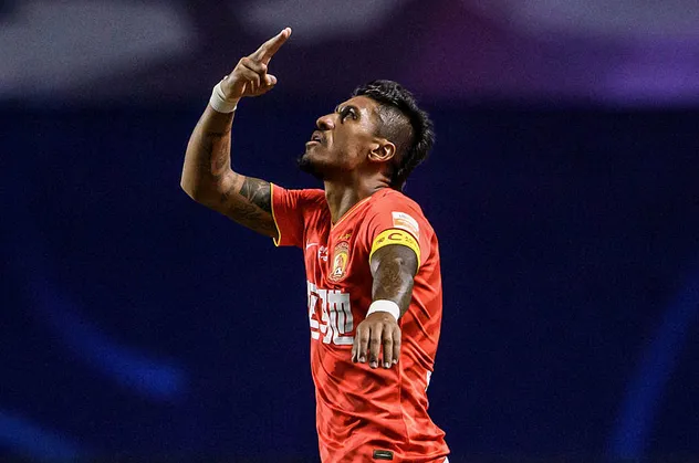 Galatasaray peşindeydi Fenerbahçe kapıyor! Paulinho savaşı