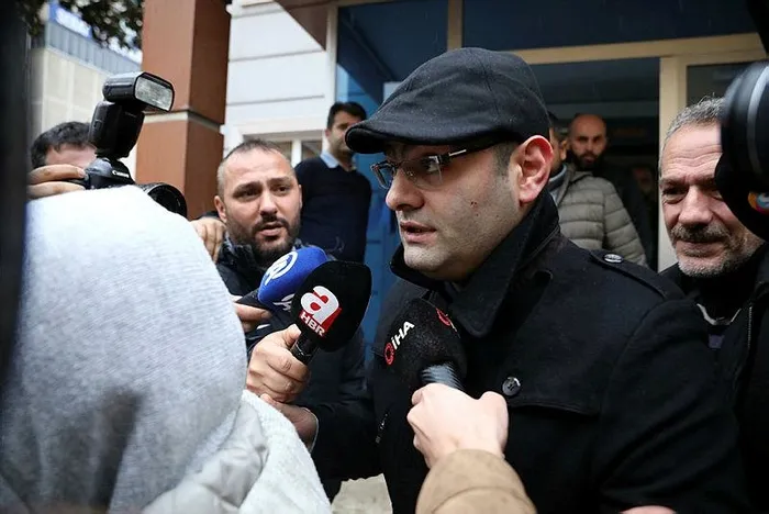 ogun-samast-trabzonda-segbisle-durusmaya-katildi-ifadesi-alinmadi-yurt-disi-cikis-yasagi-verildi-1701877603269.jpeg Ogün Samast Trabzon'da SEGBİS'le duruşmaya katıldı! İfadesi alınmadı... Yurt dışı çıkış yasağı verildi-4