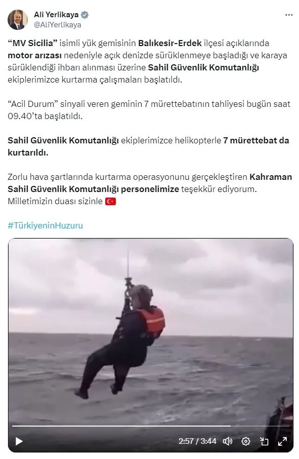 film-gibi-operasyon-motor-arizasi-nedeniyle-suruklenen-geminin-murettebati-helikopterle-kurtarildi-iste-o-goru-1705930335890.jpg Film gibi operasyon: Motor arızası nedeniyle sürüklenen geminin mürettebatı helikopterle kurtarıldı! İşte o görüntüler-5