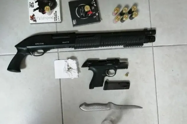 Bursa'da polisin 'dur' ihtarına uymayan araçtan cephanelik çıktı!