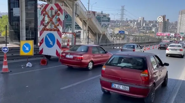 Son dakika: İş bilmez İBB yine vatandaşı çileden çıkardı! Gündüz yapılan metrobüs yolu bakım çalışması trafiği daha da artırdı-4