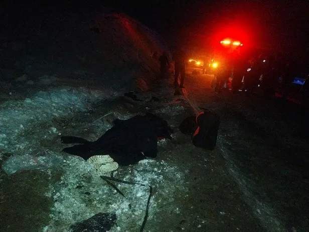 kars-erzurum-kara-yolunda-yolcu-otobusu-devrildi-olu-ve-yaralilar-var-1639847717359.jpeg Kars-Erzurum kara yolunda yolcu otobüsü devrildi! Ölü ve yaralılar var-2