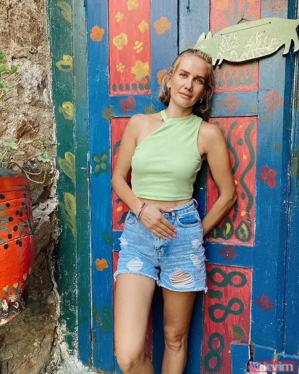 Kim der 42 yaşında! Esra Erol doğum gününde döktürdü! “Çılgın kız grubu” paylaşımı ortalığı salladı! Onu hiç böyle görmediniz... - 16