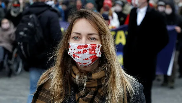 Alman gazeteci Hörstel’den flaş koronavirüs açıklaması: Küresel bir oyun ile karşı karşıyayız