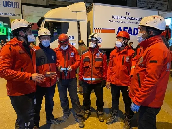 İzmir depreminin kahramanları o anları böyle anlattı: Mutluluktan kendimizi kaybettik-2