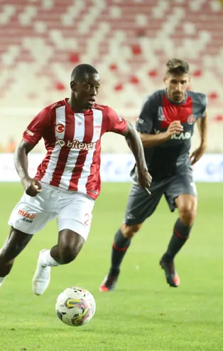 Sivasspor Karagümrük ile berabere kaldı! Ligde galibiyetleri yok