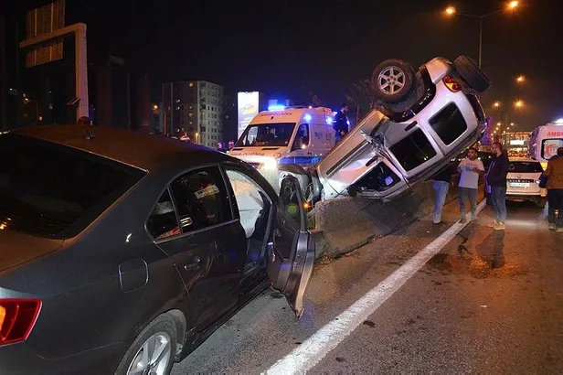 kadikoy-d-100-karayolunda-kaza-trafik-felc-oldu-1574188966767.jpeg Kadıköy D-100 Karayolu'nda kaza! Trafik felç oldu...-2