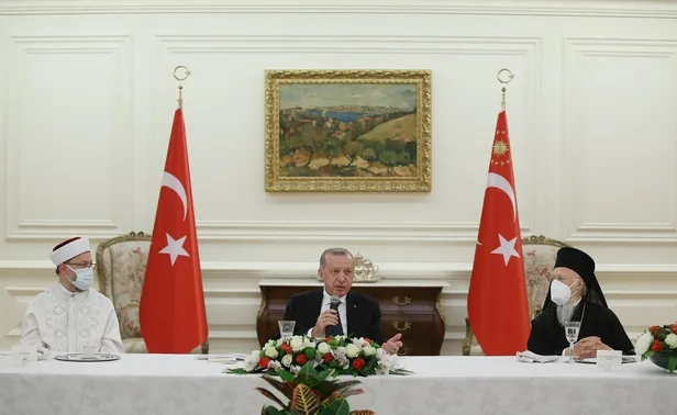 baskan-erdogan-azinlik-cemaatlerinin-temsilcileri-ile-iftarda-bir-araya-geldi-1620241720252.jpeg Başkan Erdoğan azınlık cemaatlerinin temsilcileri ile iftarda bir araya geldi-2