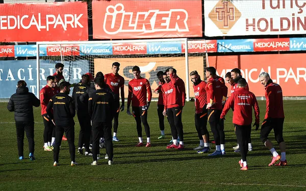galatasaray-sadece-yeni-malatyasporu-gecebildi-1644829671641.jpg Galatasaray sadece Yeni Malatyaspor'u geçebildi-5