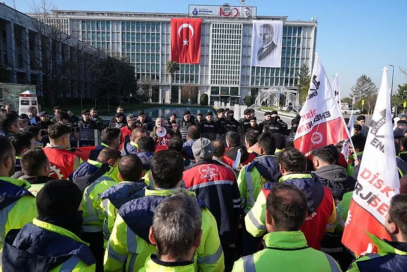 Enerji işçilerinden CHP'li İBB yönetimine "maaş zammı" protestosu: "Bizden çaldıklarınızı geri verin"-4