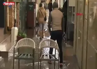 İzmir’de cadde ve sokaklar göle döndü