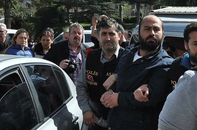 4 akademisyenin katili Volkan Bayar avukata hakaret edince duruşma ertelendi