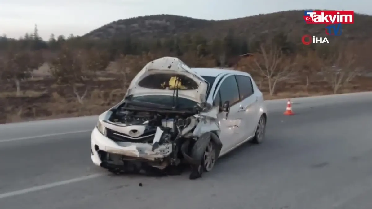Burdur'da feci kaza: Tofaş ikiye bölündü
