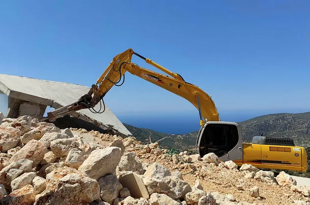 Antalya'da kaçak yapılarla mücadele sürüyor! 11'i daha yıkıldı