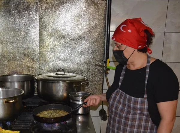 babasindan-ogrendi-ayse-keskin-38-yildir-ascilik-yapiyor-1633587045540.jpg Babasından öğrendi! Ayşe Keskin 38 yıldır aşçılık yapıyor-4