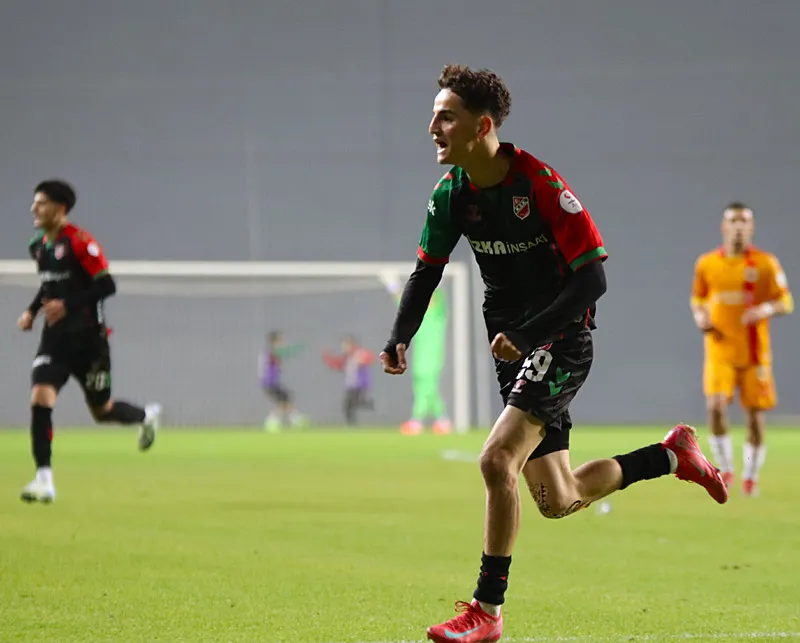 Fenerbahçe'den Beşiktaş ve Trabzonspor'a transfer çalımı! - 25