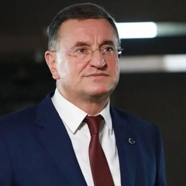 CHPli Barış Pehlivan ve Lütfü Savaşın istifa et kavgasına fondaş Cumhuriyet de dahil oldu: Yurttaş istifa bekliyor