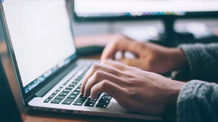 1778787967098.jpeg Masa başı çalışırken sırt ve boyun ağrısından kurtulmanın yolları nelerdir? Uzmanından altın öneriler-2