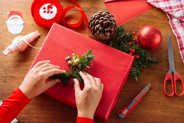 Kadın, erkek, sevgiliye, anneye, babaya, arkadaşa anlamlı yılbaşı hediye önerileri nelerdir? Yılbaşı hediye fikirleri 2022!-2