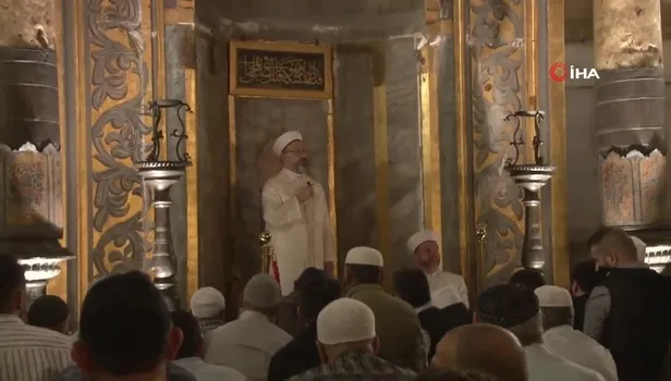 Binlerce kişi Ayasofya'ya koştu! İstanbul'un Fethi'nin 569'uncu yılında sabah namazı