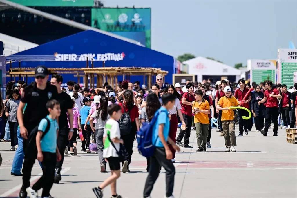 sifir-atik-festivali-ikinci-gununde-de-ziyaretci-akinina-ugradi-ailelerden-etkinlige-tam-not-1780668072229.jpg Sıfır Atık Festivali ikinci gününde de ziyaretçi akınına uğradı: Ailelerden etkinliğe tam not-8