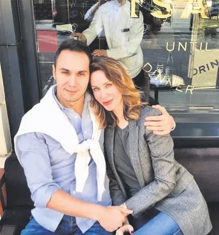 Demet Şener’le evliliğini bitiren İbrahim Kutluay, sevgilisi Edwina Sponza’yla Bebek'te rahat tavırlar sergiledi-1