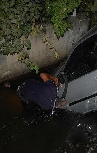 Kanala uçan araçtan burnu kanamadan çıktı