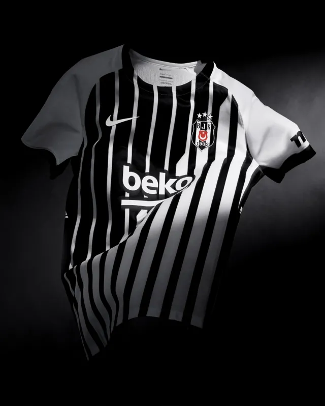besiktasin-yeni-formalari-satisa-cikti-1782745015224.jpg Beşiktaş'ın yeni 2026-2027 formaları satışa çıktı-4