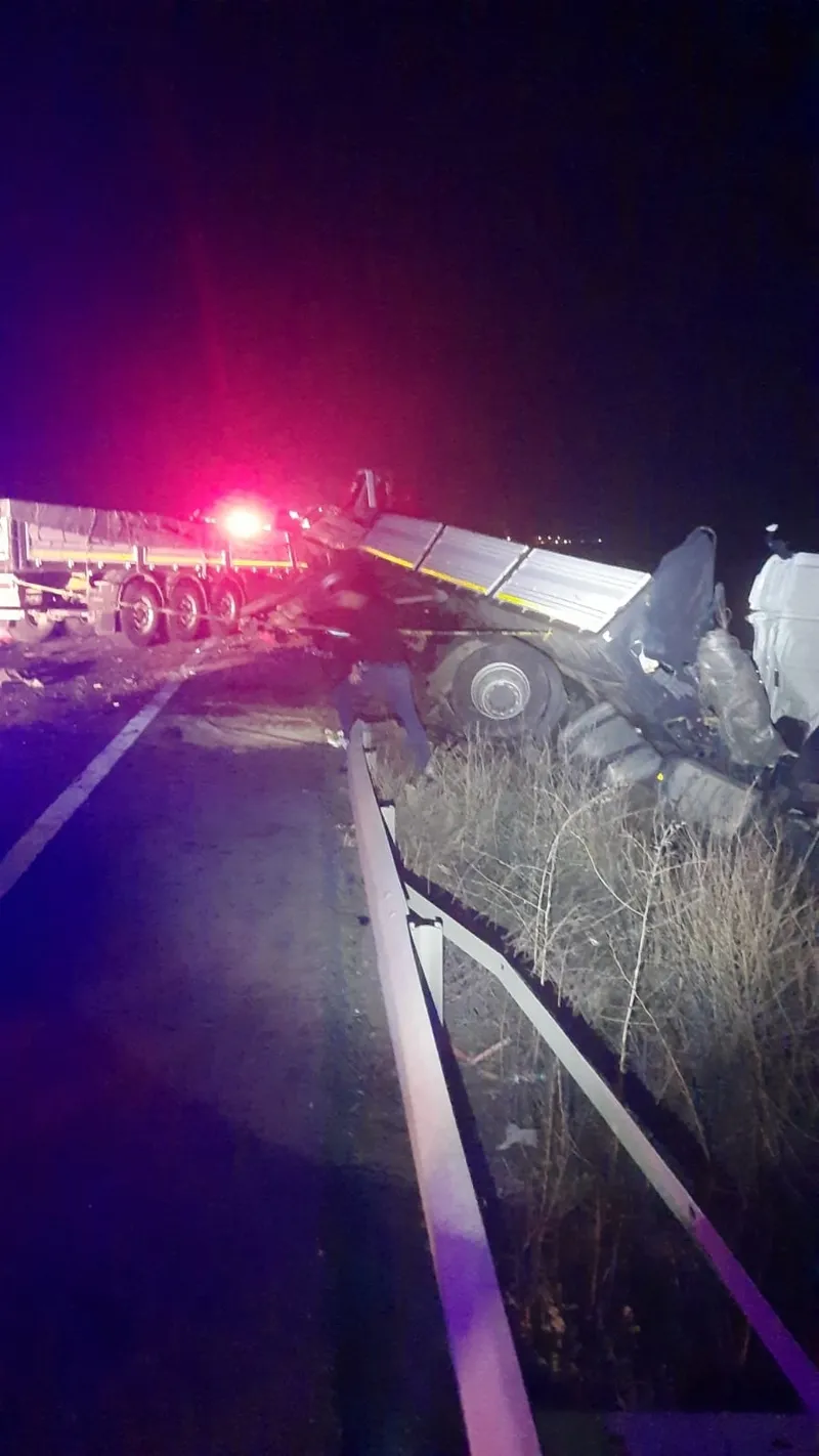 Niğde'de feci kaza! Kamyon ve çekici kafa kafaya girdi: Kazada kurtulan olmadı-4