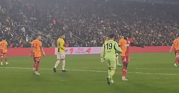 ÖZEL | Günay Güvenç ile Davinson Sanchez arasında tartışma! Derbide sinirler gerildi