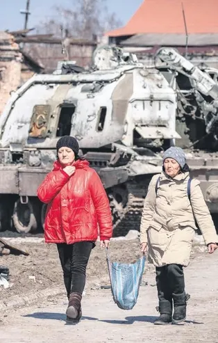 Rus askerleri kendi uçaklarını düşürüp tanklarını imha etmeye başladı!