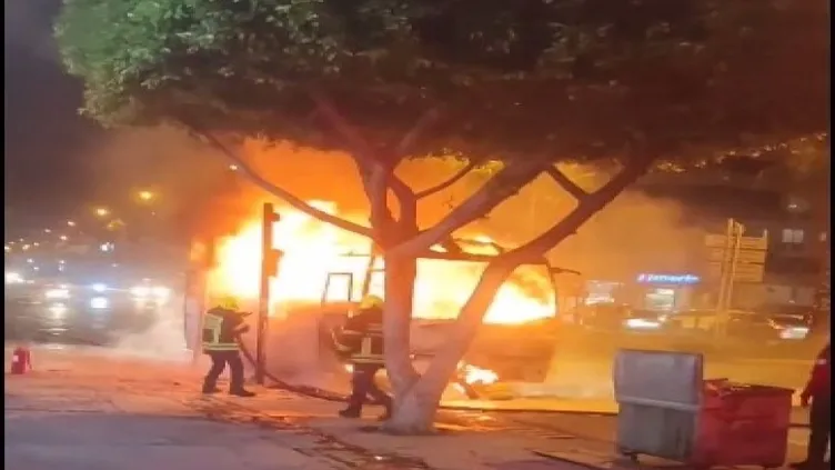 Mersin'de servis otobüsü alev topuna döndü!