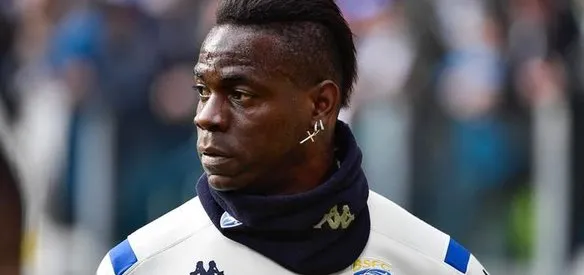 GANA ASILLI İTALYAN FUTBOLCU MARİO BALOTELLİ BUGÜN DOĞDU.