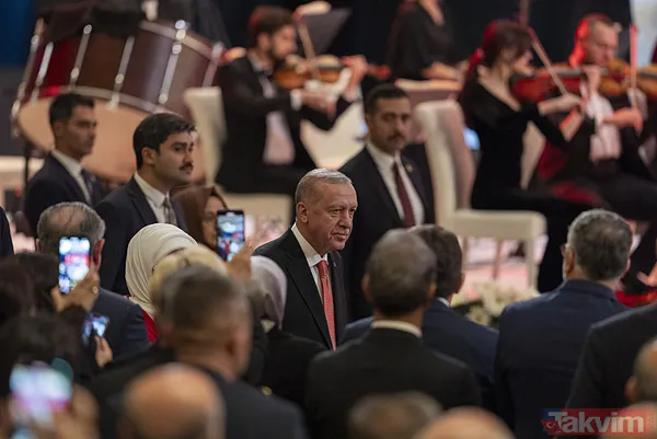Başkan Erdoğan, 29 Ekim Özel Programı'na katıldı! Erdoğan yanına gelen küçük kız çocuğu ile fotoğraf çektirdi - 12